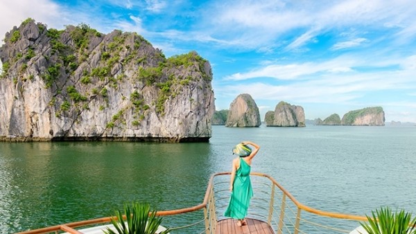Top 5 Boutique Luxury Halong Bay Cruises for small groups