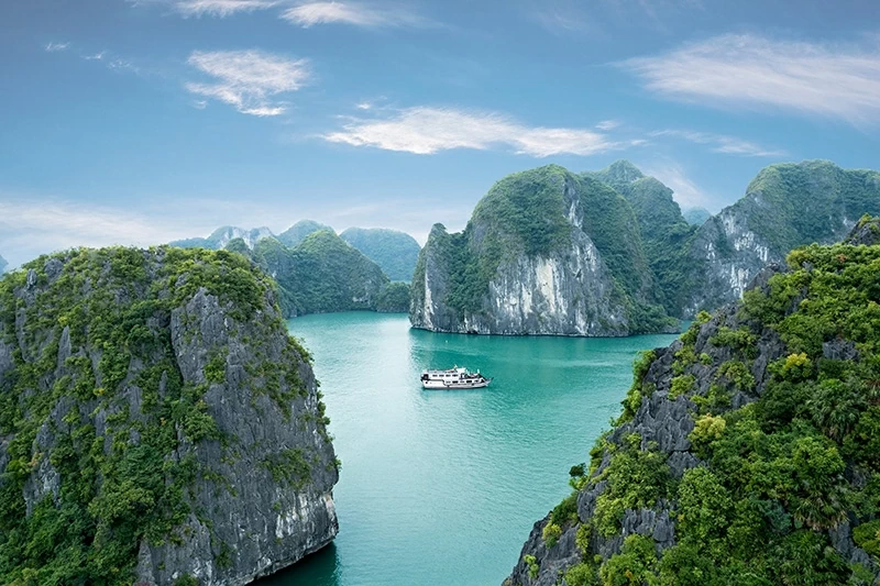 Top 5 Boutique Luxury Halong Bay Cruises for Small Groups Top 5 Boutique Luxury Halong Bay Cruises for Small Groups