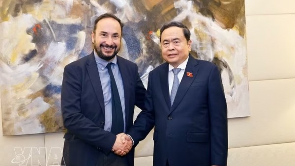 NA Chairman Tran Thanh Man meets Italy’s Communist Reconstruction Party leader in Rome