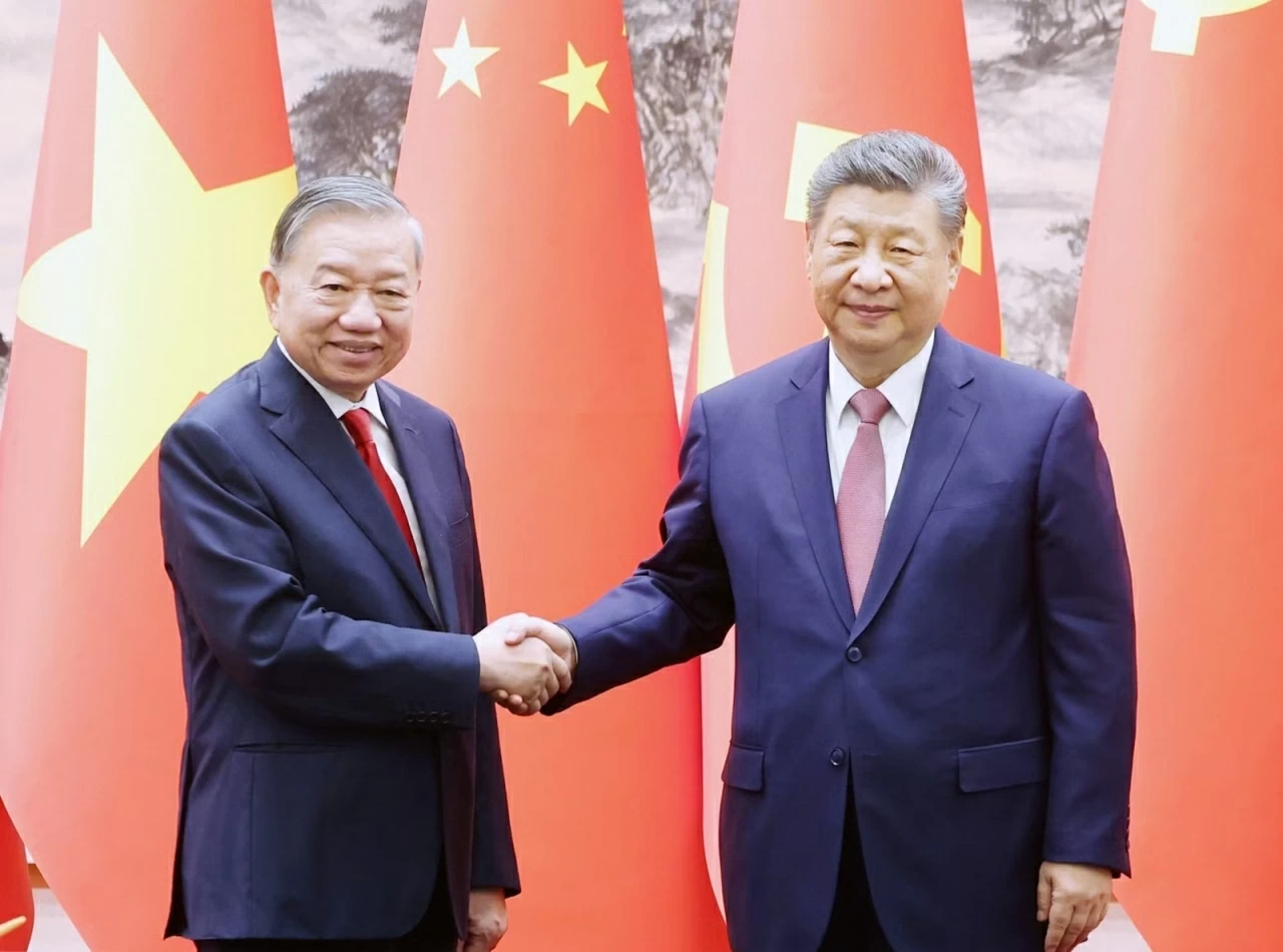Vietnam, China top leaders witness signing of numerous cooperation documents in Beijing Vietnam, China top leaders witness signing of numerous cooperation documents in Beijing