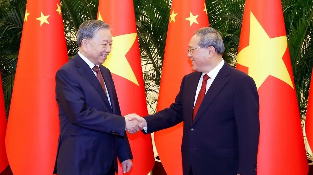 General Secretary, President To Lam meets Chinese Premier Li Qiang in Beijing