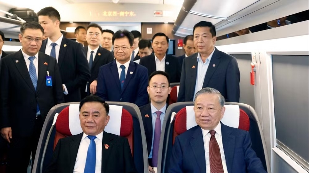 General Secretary, President To Lam departs for a visit to China's Nanning City