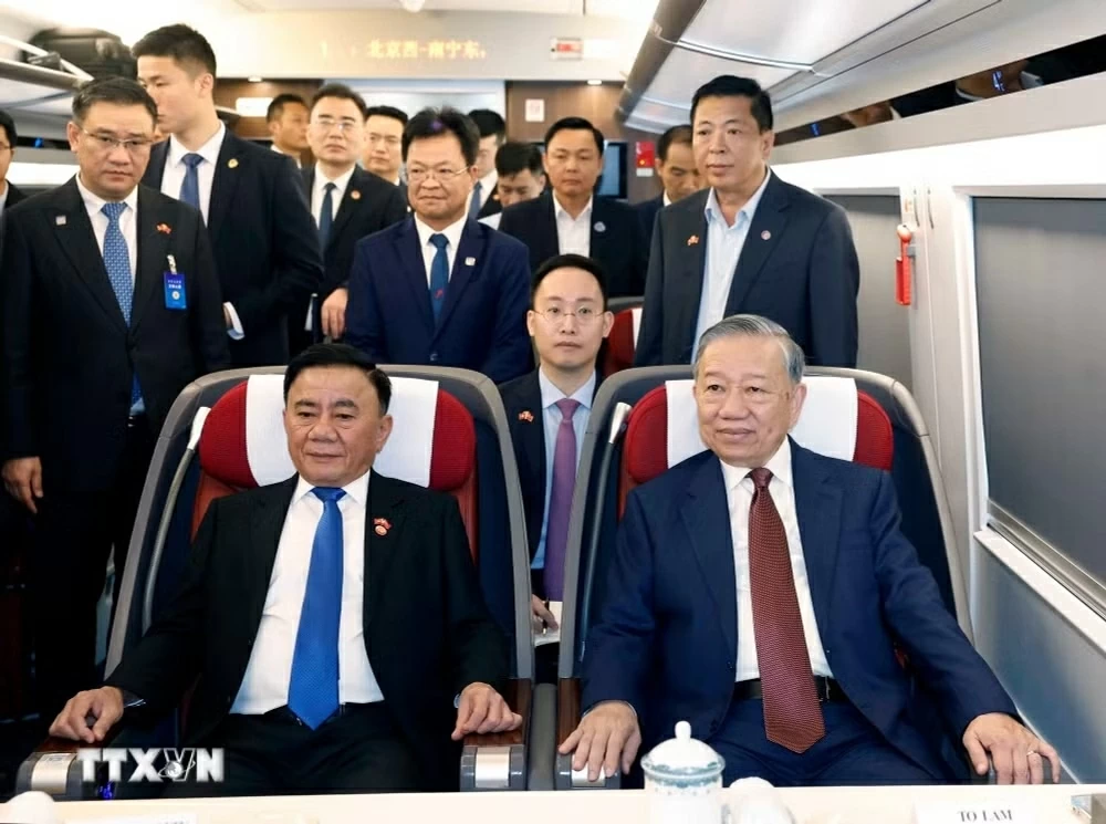 General Secretary, President To Lam departs for a visit to China's Nanning City