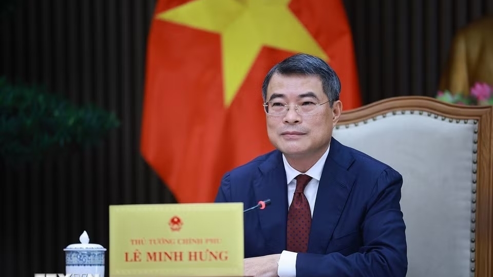 Prime Minister Le Minh Hung holds phone talks with Singaporean counterpart Lawrence Wong