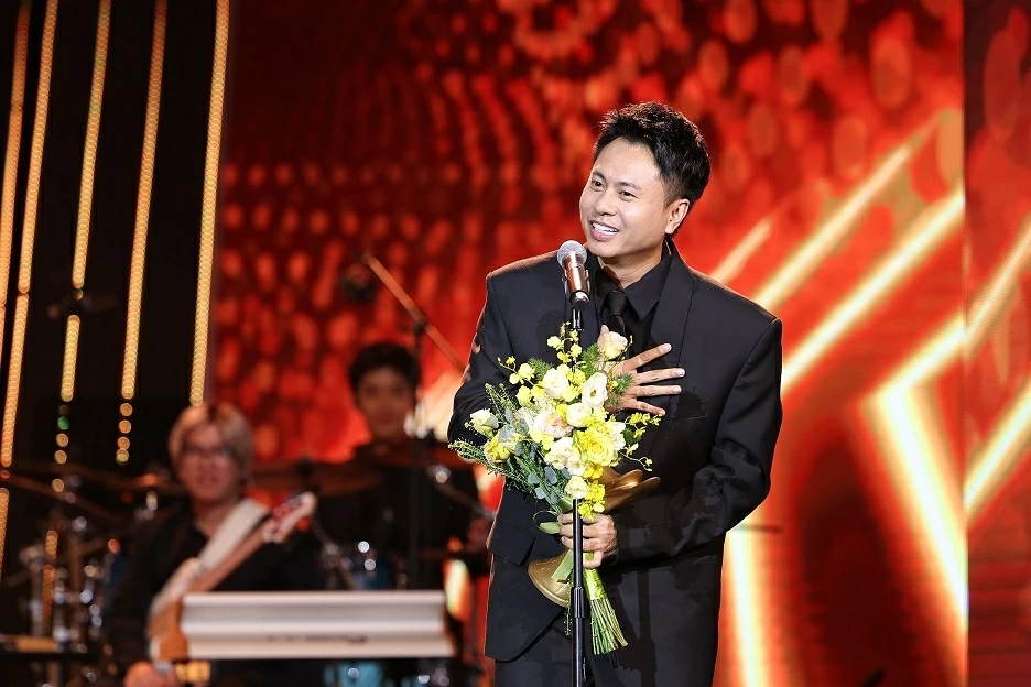 Musician Duong Cam and the “Laurel Wreath” of dedication: When Vietnamese musicals move beyond experimentation Musician Duong Cam and the “Laurel Wreath” of dedication: When Vietnamese musicals move beyond experimentation