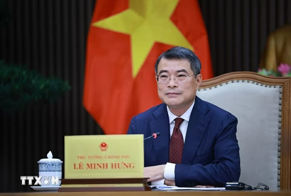 Prime Minister Le Minh Hung holds phone talks with Singaporean counterpart Lawrence Wong