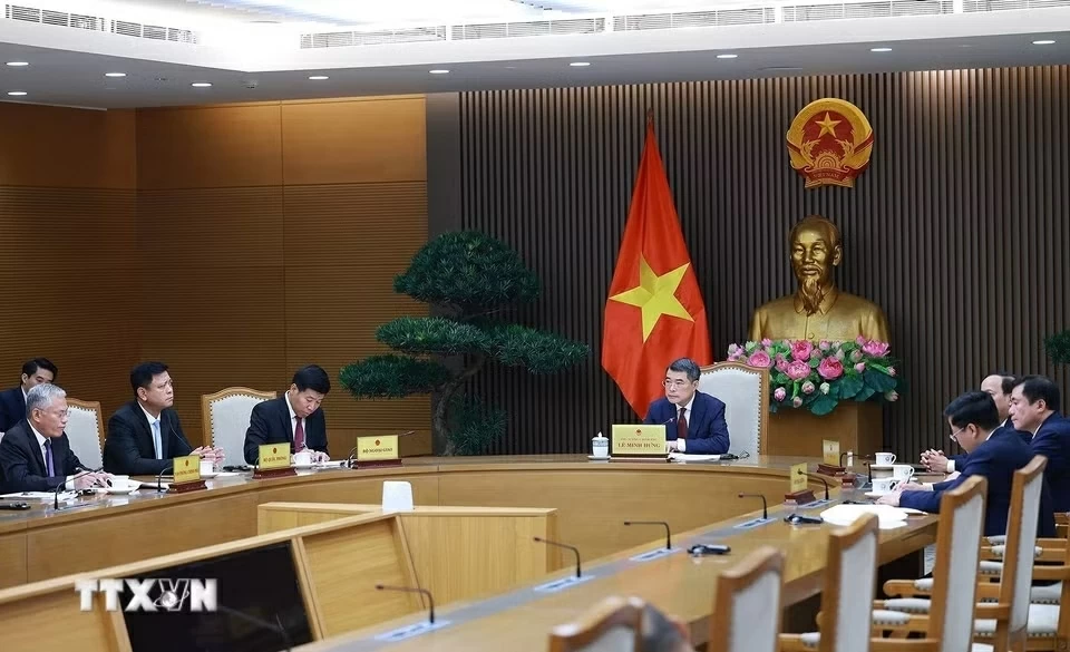 Prime Minister Le Minh Hung holds phone talks with Singaporean counterpart Lawrence Wong Prime Minister Le Minh Hung holds phone talks with Singaporean counterpart Lawrence Wong