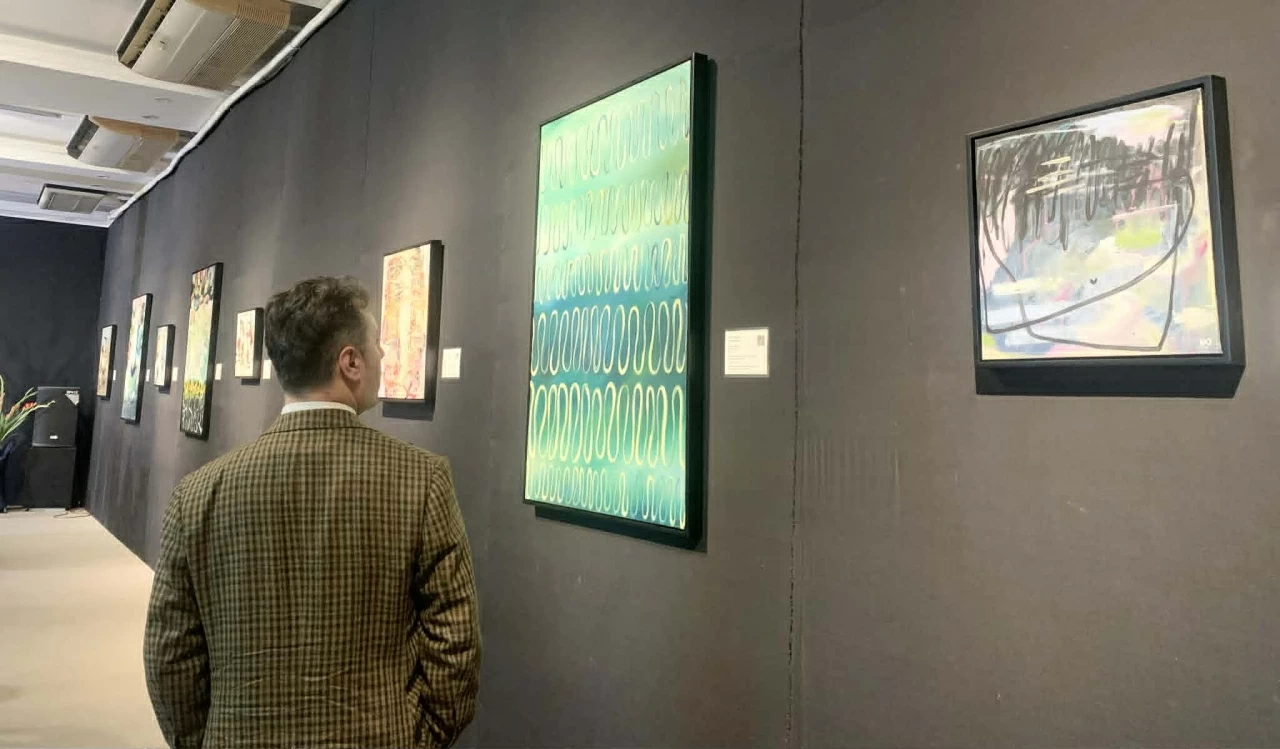 Exhibition 'Origine' by artist Van Guillemin in her homeland