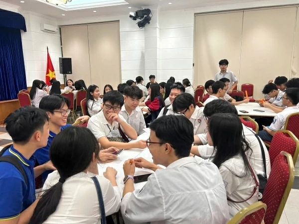 International Education Program “AEROKOS”: Inspiring space aspirations among Vietnamese and Russian youth