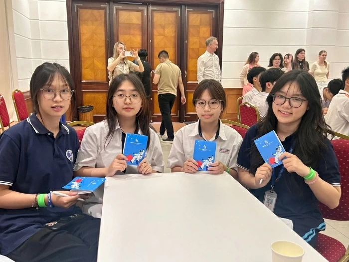 International Education Program “AEROKOS”: Inspiring space aspirations among Vietnamese and Russian youth