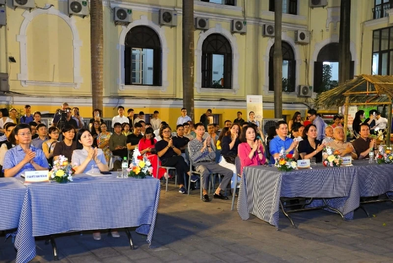 Hanoi city launches food safety information portal: Establishing an official hub, increasing transparency, and enhancing interaction