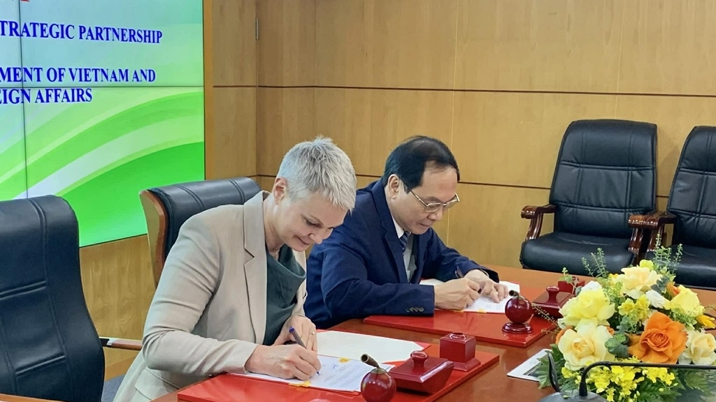 Vietnam-Norway sign Memorandum of Understanding on Green Strategic Partnership