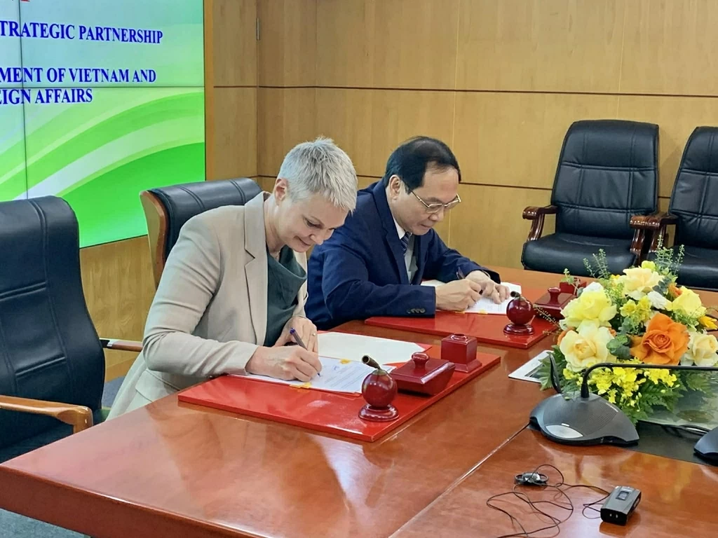 Vietnam-Norway sign Memorandum of Understanding on Green Strategic Partnership