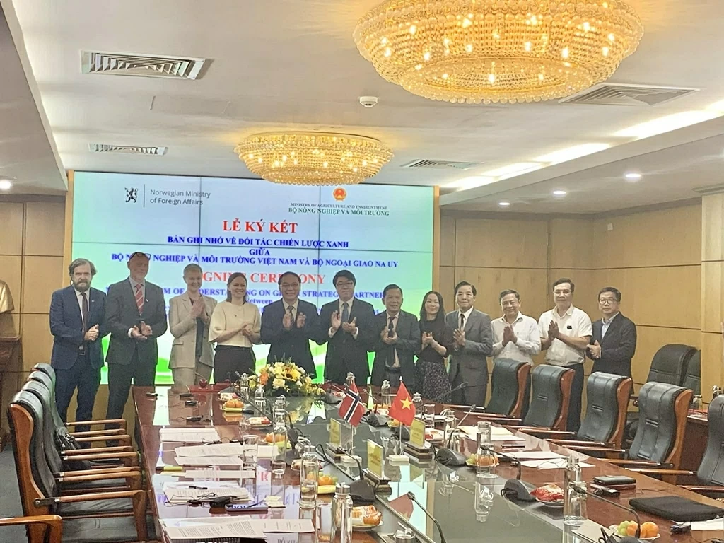 Vietnam-Norway sign Memorandum of Understanding on Green Strategic Partnership