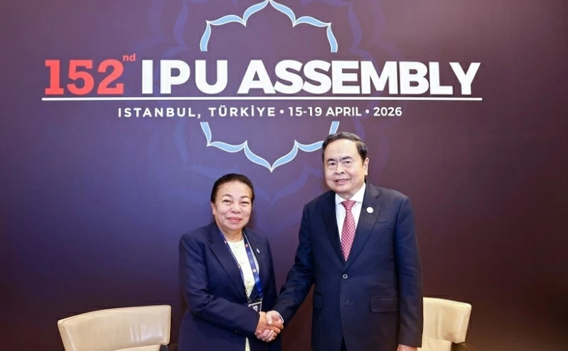 NA Chairman Tran Thanh Man meets with Vice President of the Lao NA Sounthone Xayachack