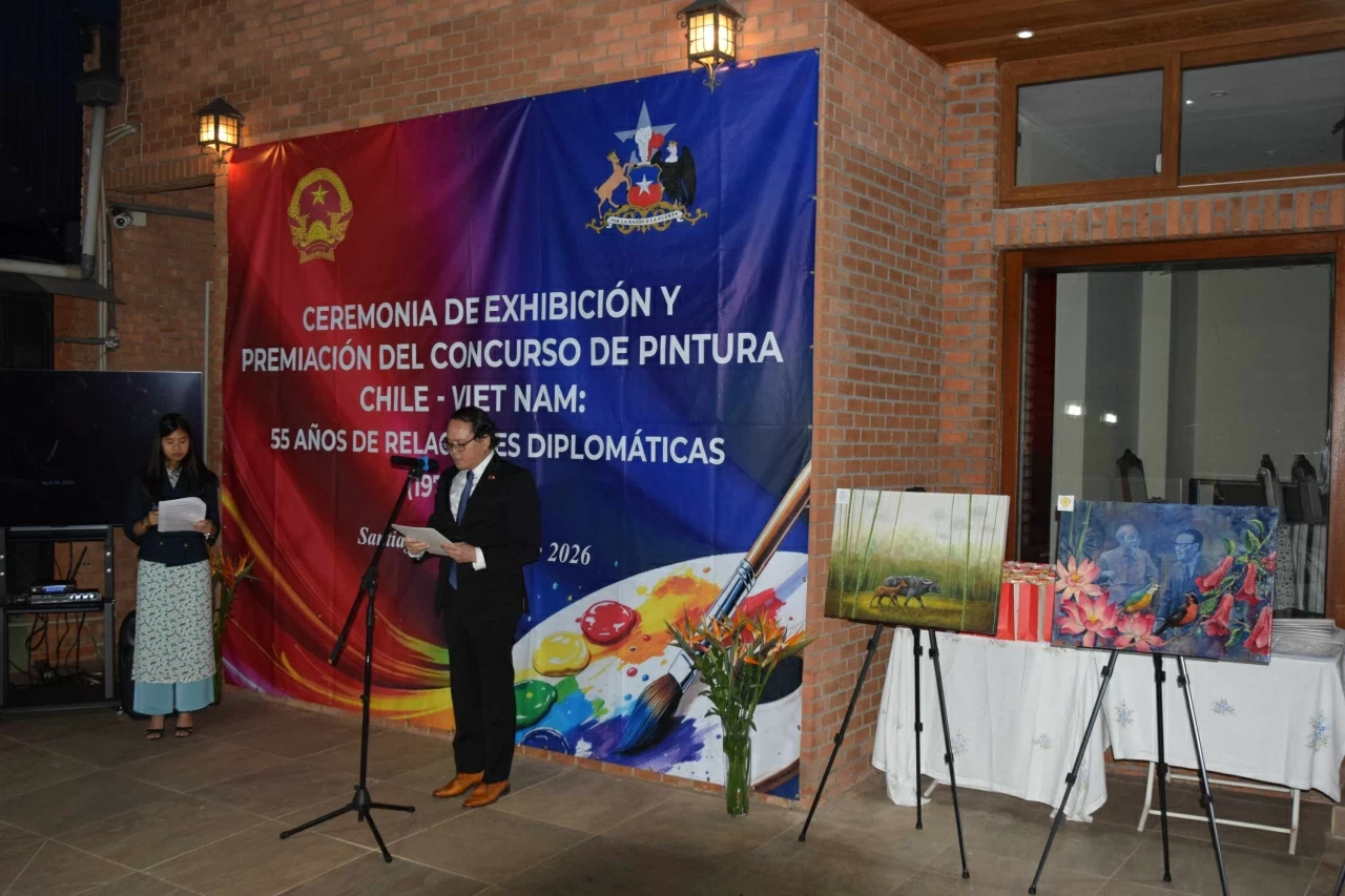 Exhibition highlights Vietnam through the brushstrokes of 27 Chilean artists