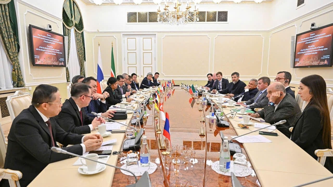 Ambassador Dang Minh Khoi participates in Asian Diplomatic Delegation's working visit to the Republic of Tatarstan, Russia