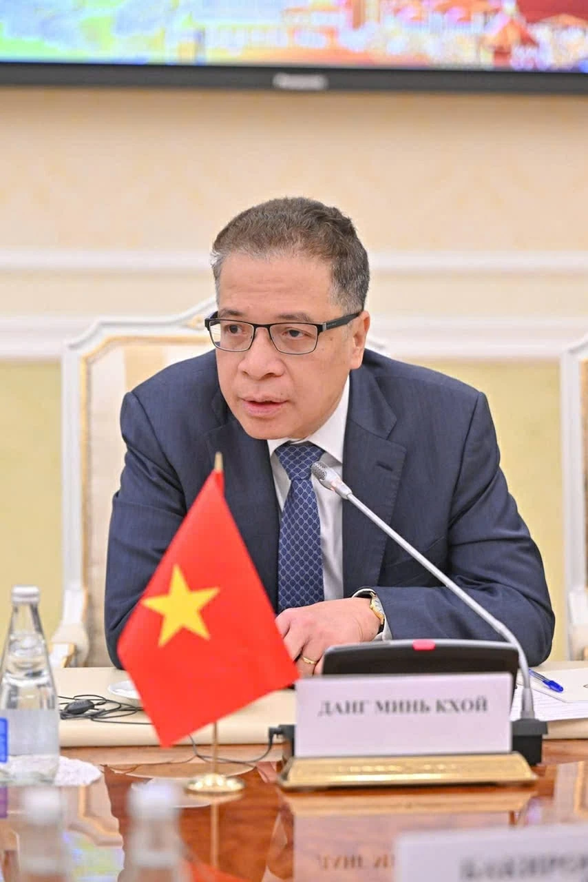 Ambassador Dang Minh Khoi participates in Asian Diplomatic Delegation's working visit to the Republic of Tatarstan, Russia