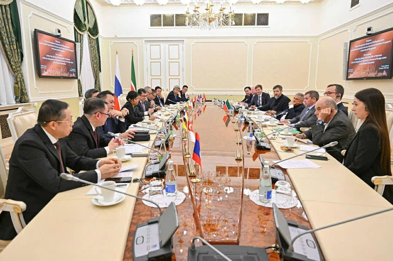 Ambassador Dang Minh Khoi participates in Asian Diplomatic Delegation's working visit to the Republic of Tatarstan, Russia