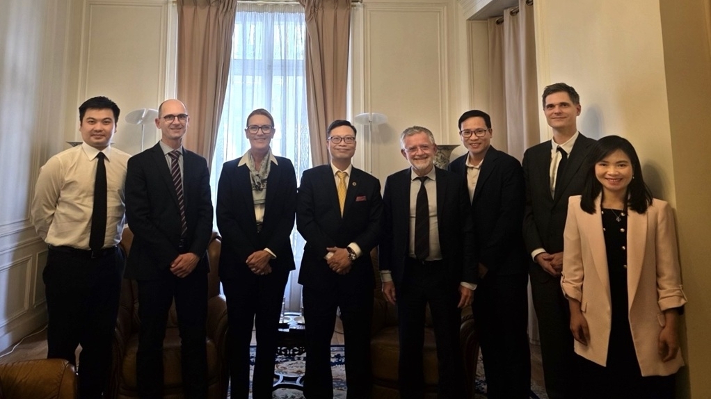 Vietnamese Ambassador to France meets with Airbus Group leadership