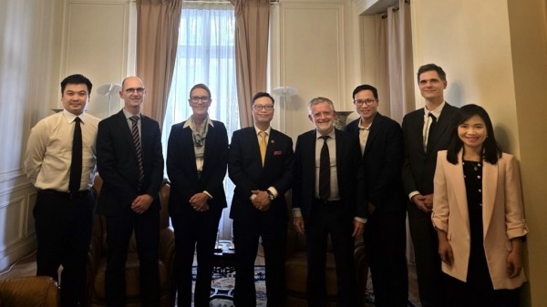 Vietnamese Ambassador to France meets with Airbus Group leadership