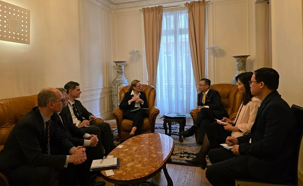 Vietnamese Ambassador to France meets with Airbus Group leadership Vietnamese Ambassador to France meets with Airbus Group leadership