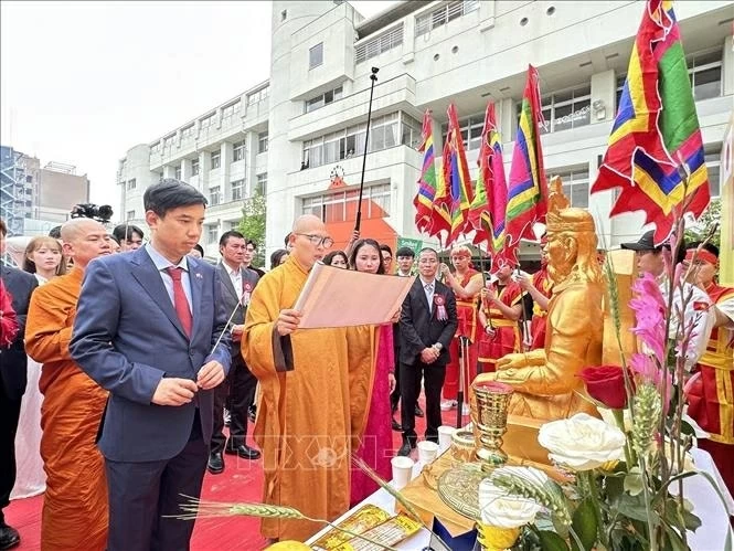 Vietnamese Cultural Festival in Japan's Osaka recreates heartfelt Hung Kings Commemoration