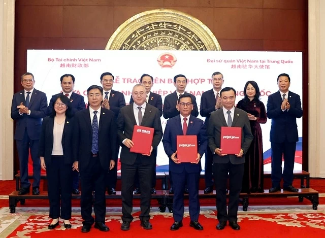Vietjet and SPDB Financial Leasing sign agreement for finance lease of 10 COMAC aircraft