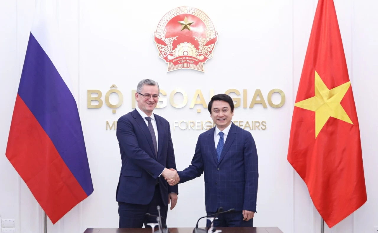 Vietnam-Russia strengthen international information security cooperation following the Hanoi Convention: Deputy FM Le Anh Tuan