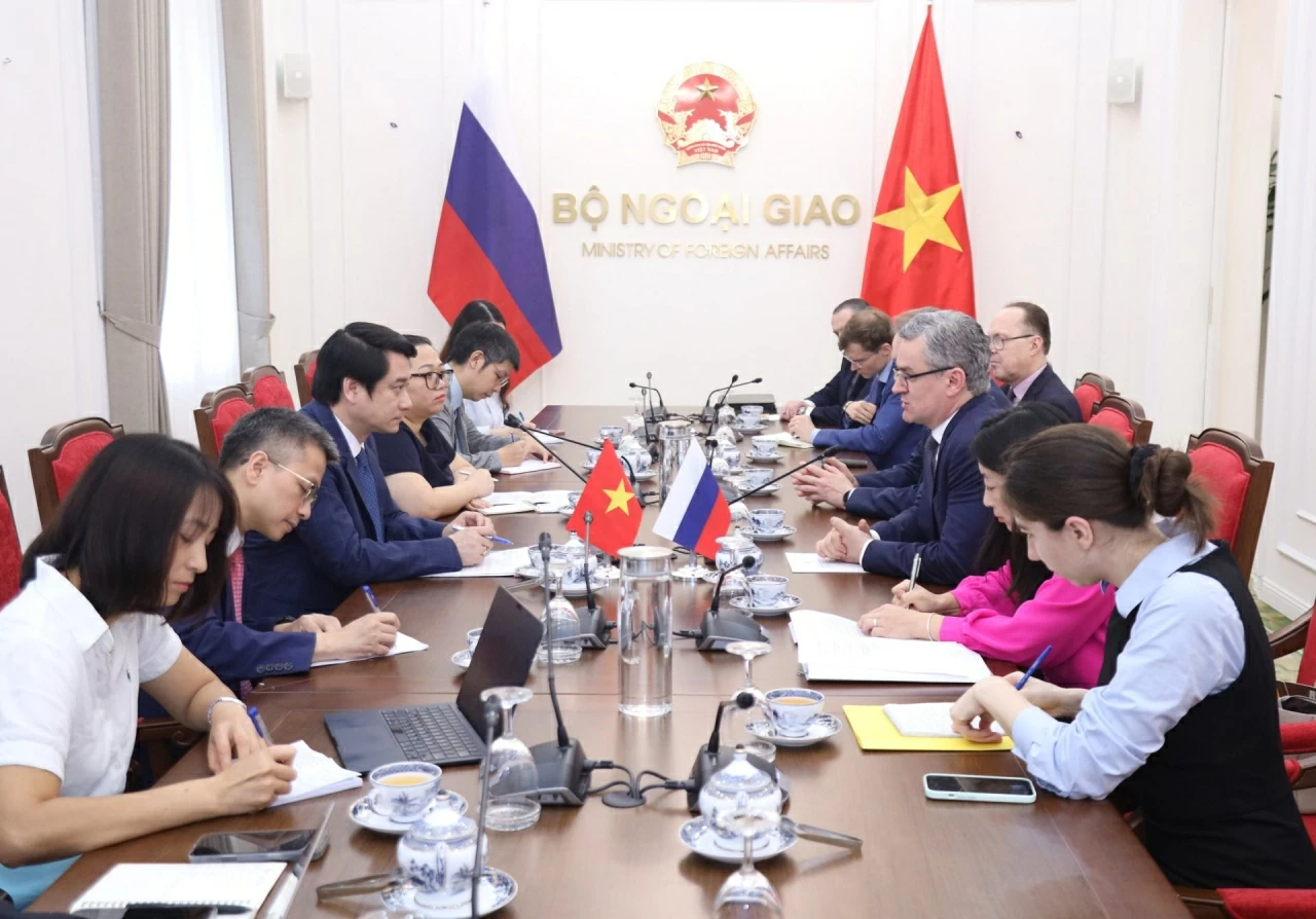 Vietnam-Russia strengthen international information security cooperation following the Hanoi Convention: Deputy FM Le Anh Tuan