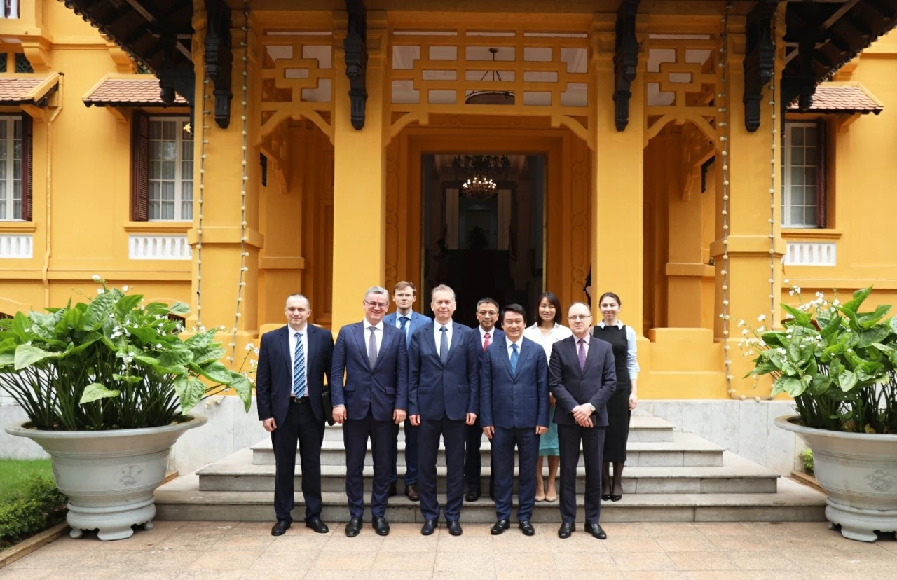 Vietnam-Russia strengthen international information security cooperation following the Hanoi Convention: Deputy FM Le Anh Tuan