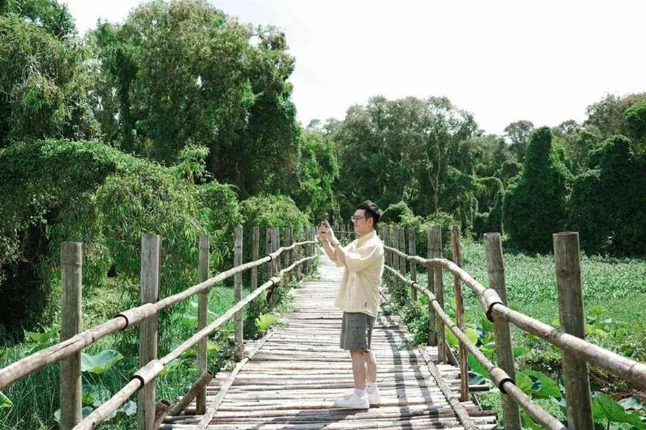 Cầu tre vạn bước, biểu tượng chấm phá tinh tế. (Ảnh: Sơn Đoàn) Cầu tre vạn bước, biểu tượng chấm phá tinh tế. (Ảnh: Sơn Đoàn)