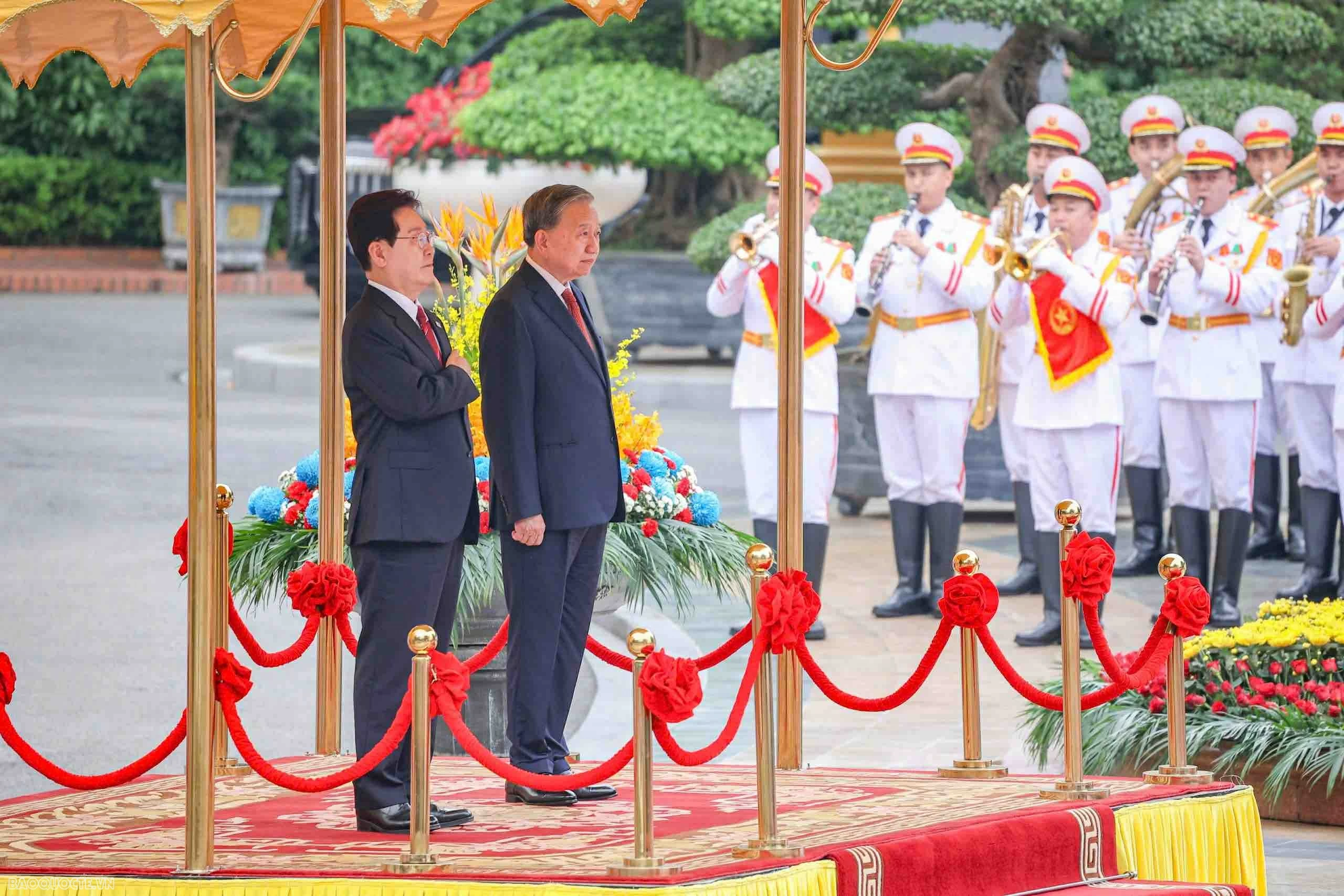 Welcome ceremony held for RoK President Lee Jae Myung and his spouse in Hanoi
