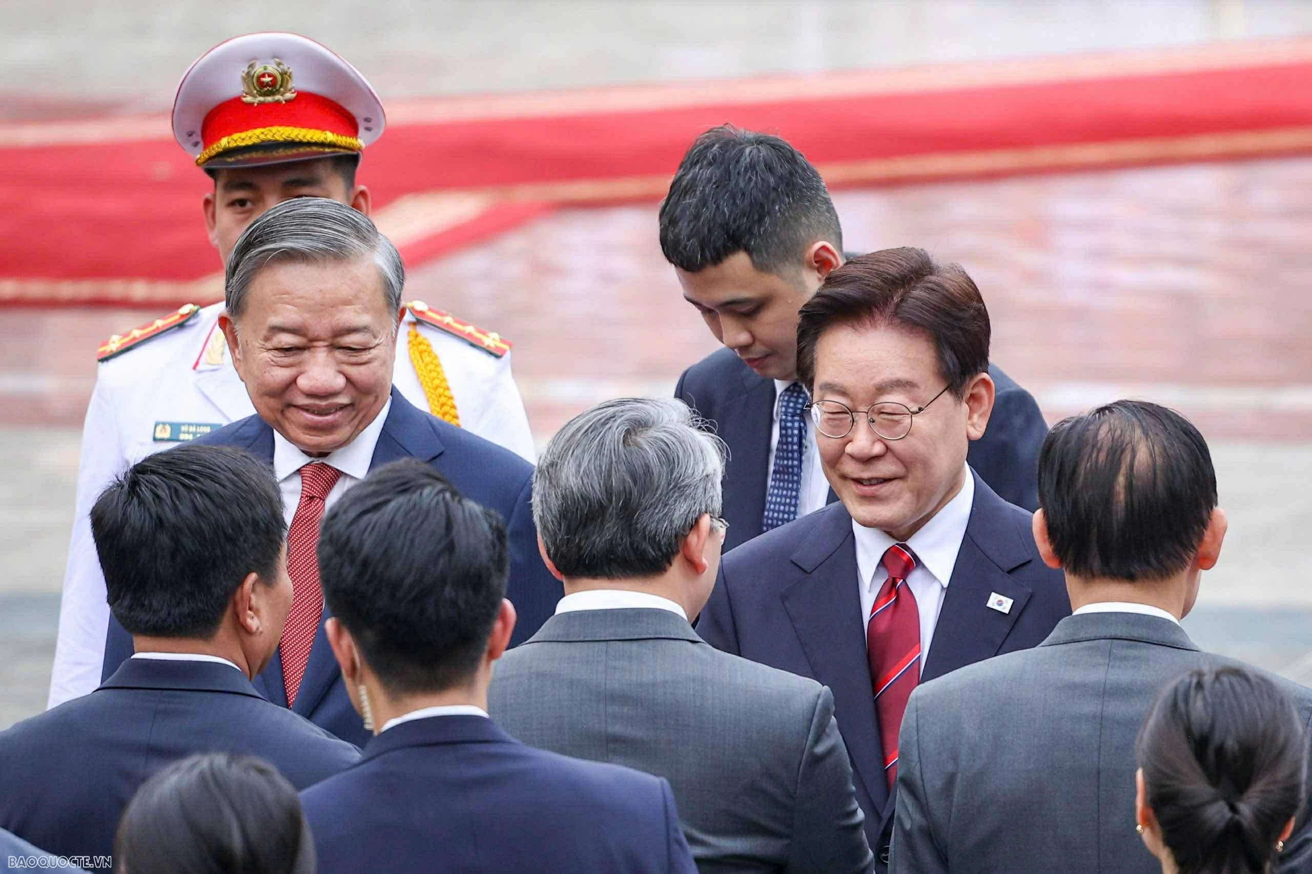 Welcome ceremony held for RoK President Lee Jae Myung and his spouse in Hanoi