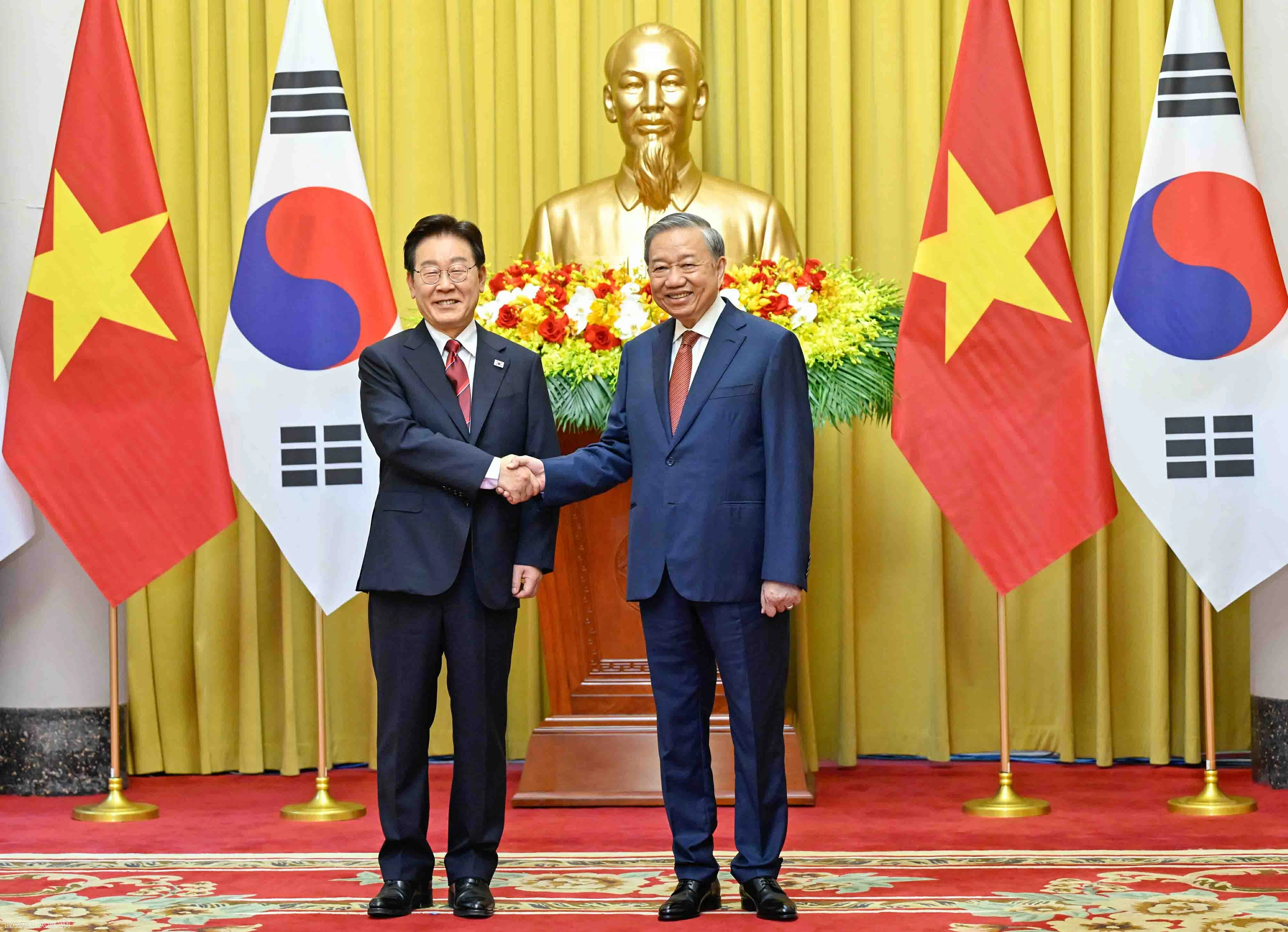 Welcome ceremony held for RoK President Lee Jae Myung and his spouse in Hanoi