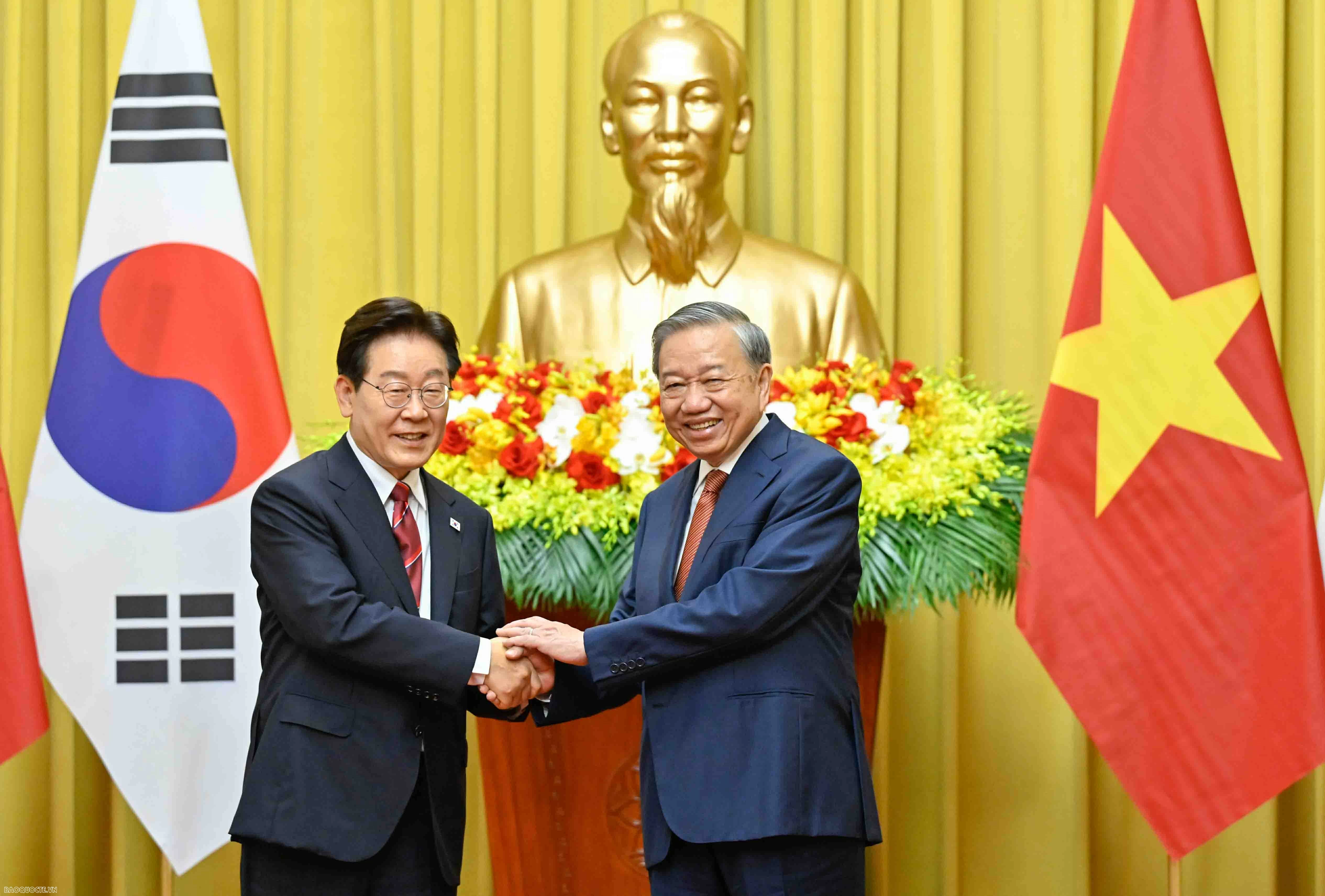 General Secretary, President To Lam holds talks with RoK President Lee Jae Myung in Hanoi