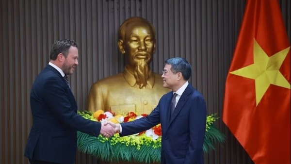 Prime Minister Le Minh Hung receives Estonian Foreign Minister Margus Tsahkna
