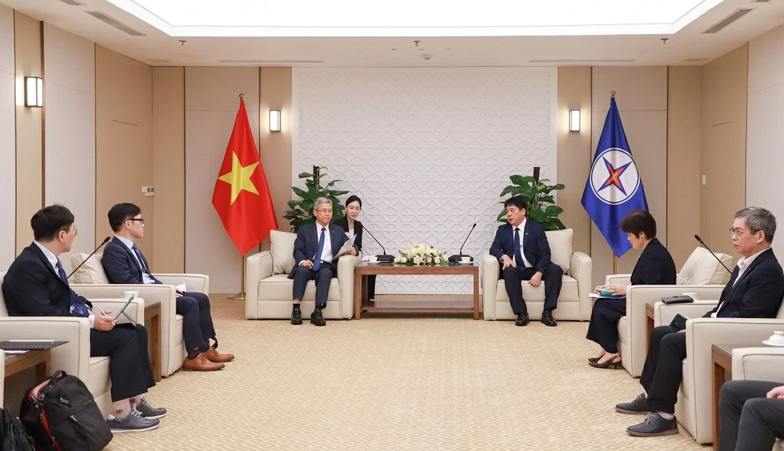 EVN strengthens connections, expands strategic cooperation with RoK partners