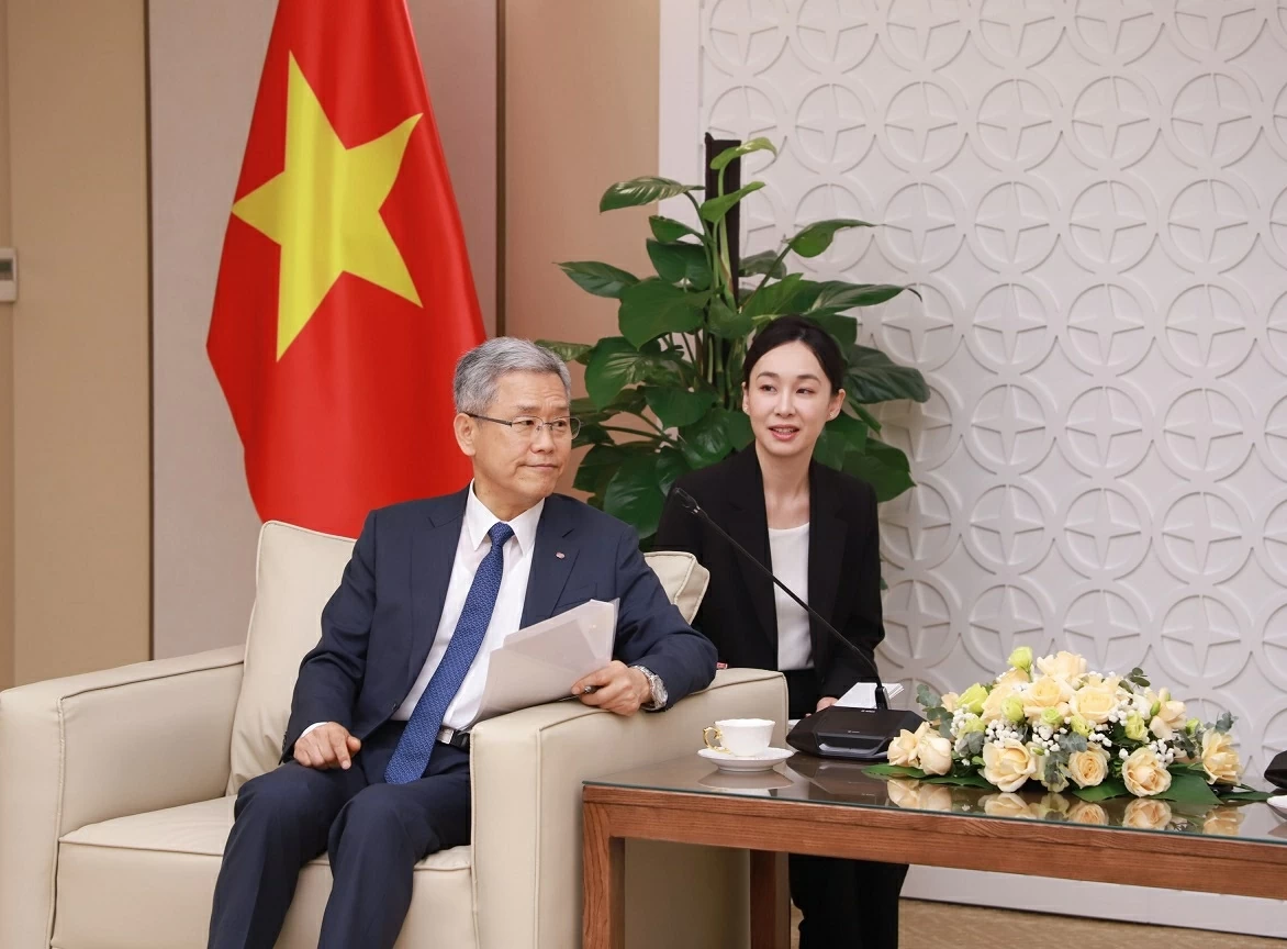 EVN strengthens connections, expands strategic cooperation with RoK partners