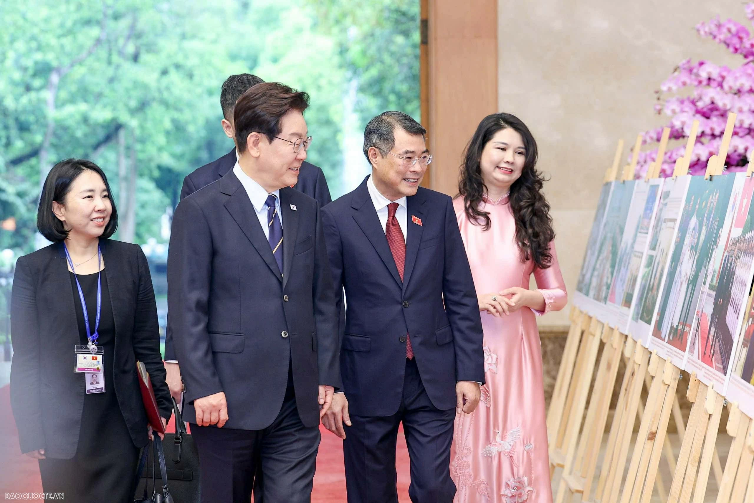 Prime Minister Le Minh Hung meets with RoK President Lee Jae Myung