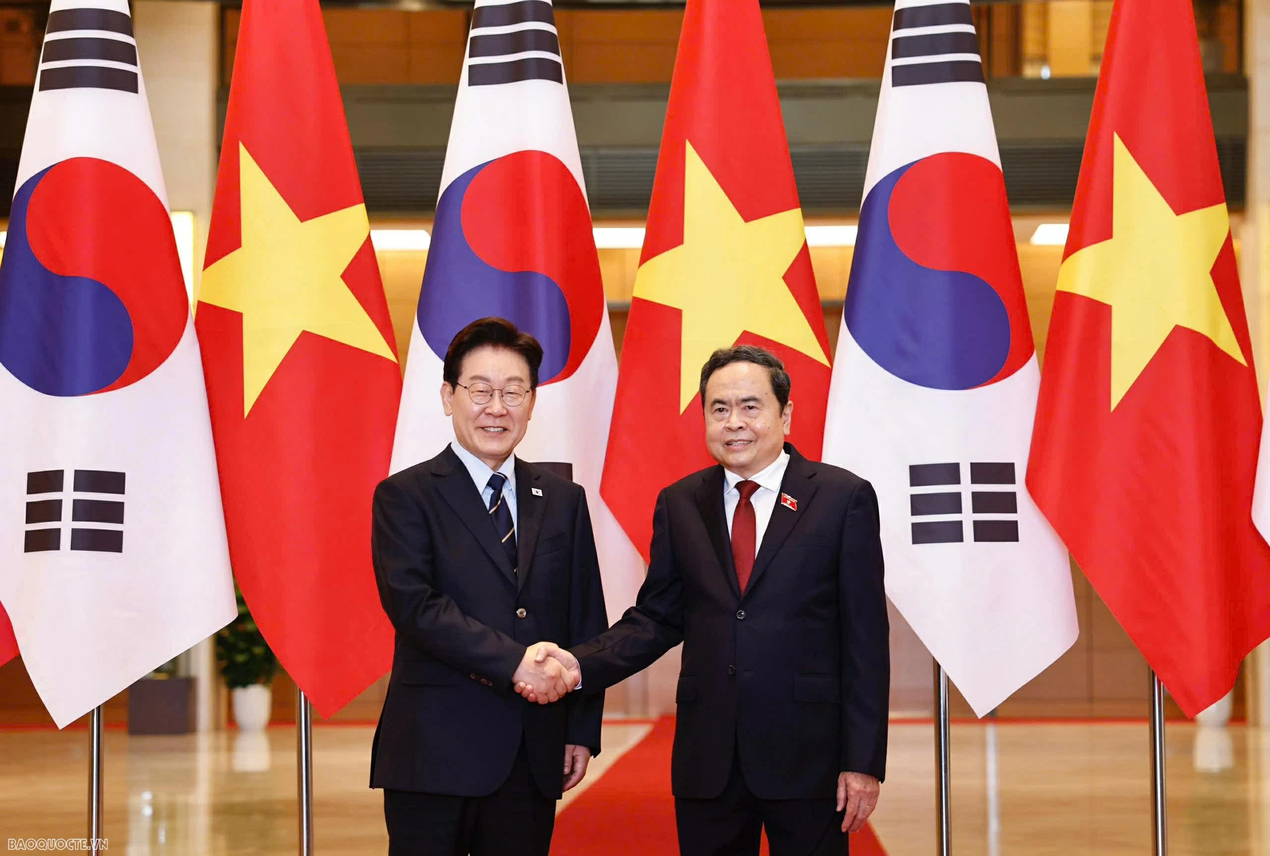 NA Chairman Tran Thanh Man meets RoK President Lee Jae Myung