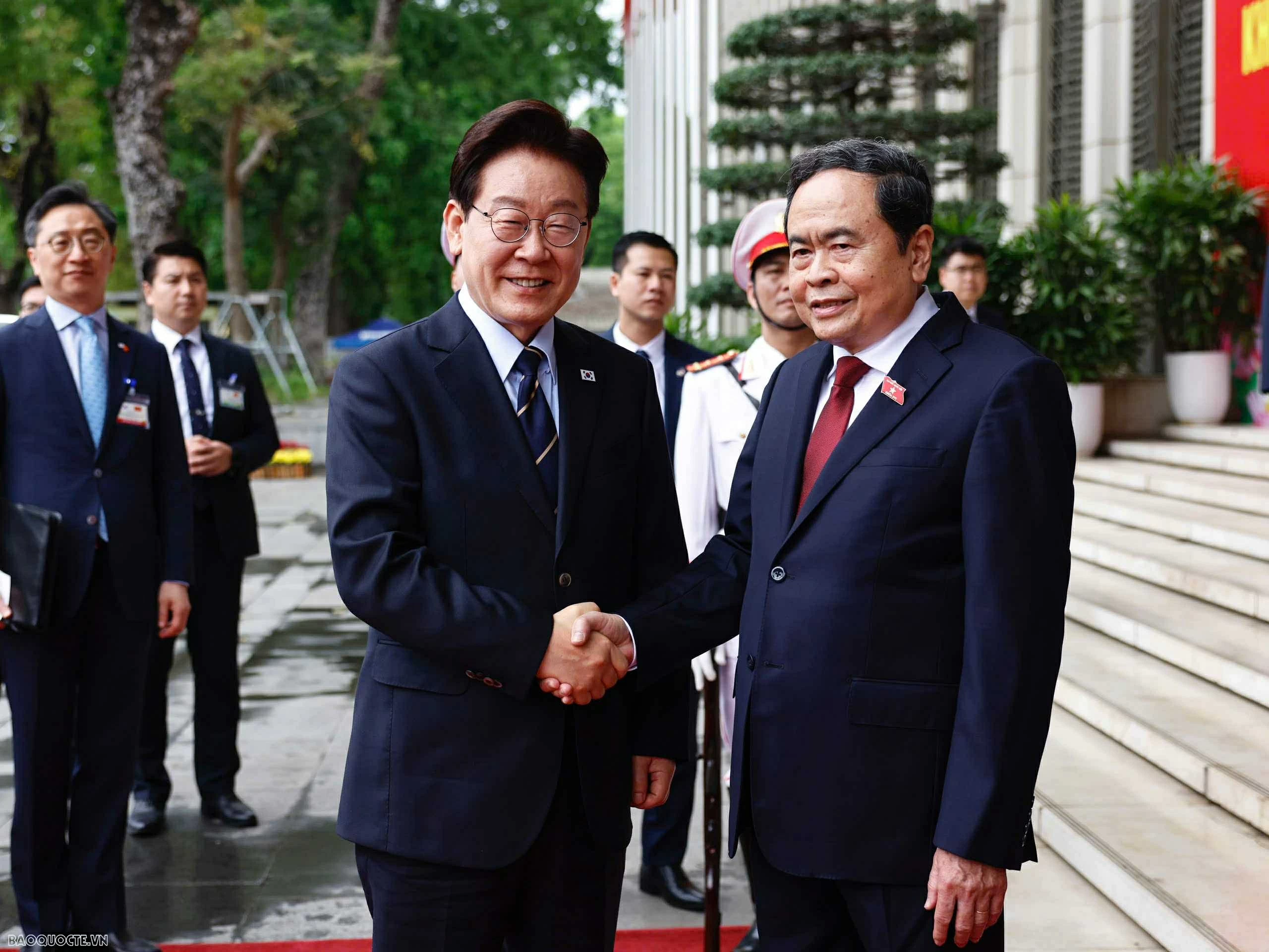 NA Chairman Tran Thanh Man meets RoK President Lee Jae Myung