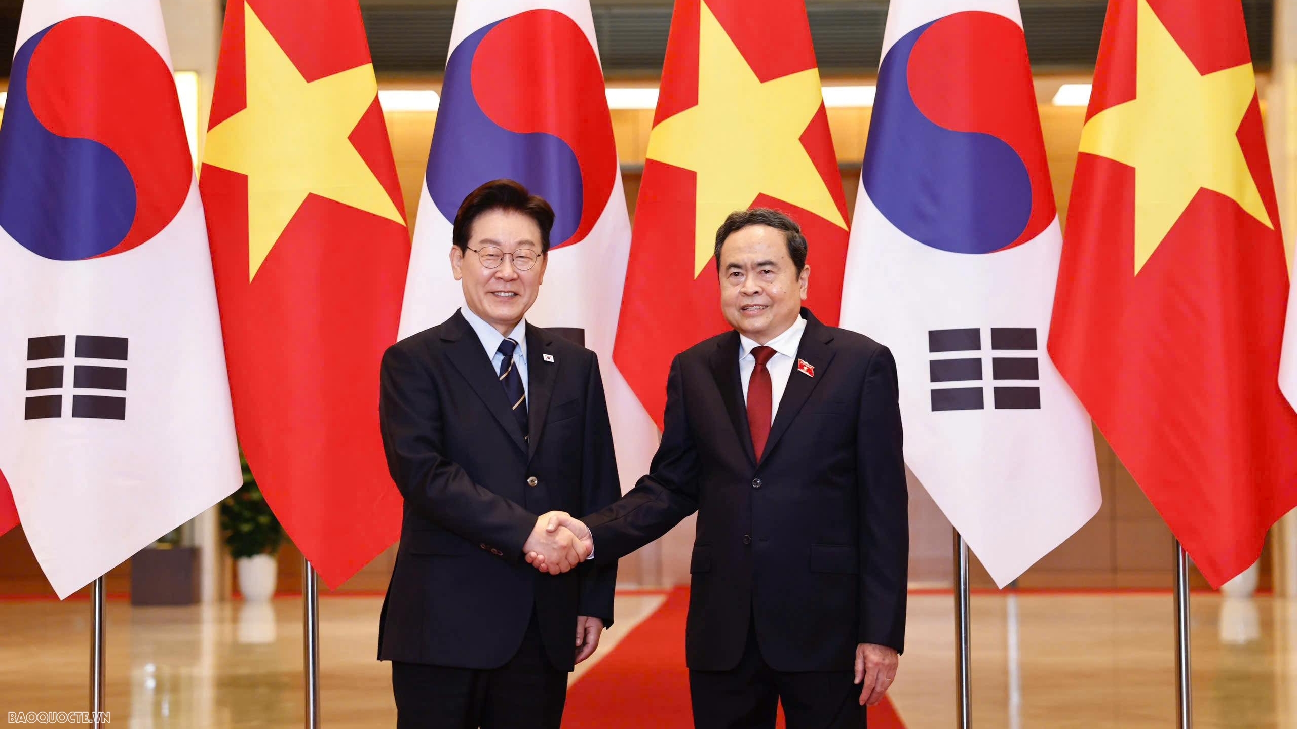 NA Chairman Tran Thanh Man meets RoK President Lee Jae Myung