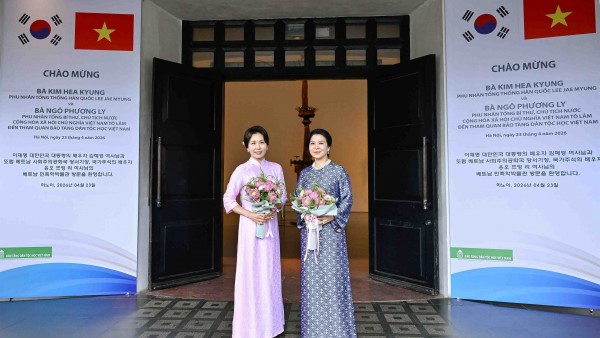 General Secretary, President To Lam's spouse and RoK President Lee Jae Myung's spouse visit Vietnam Museum of Ethnology