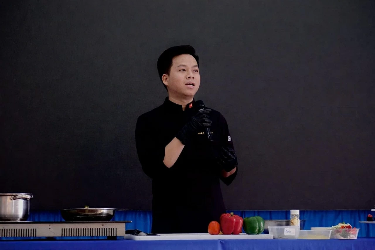 Canapé demonstration at ISpace College.