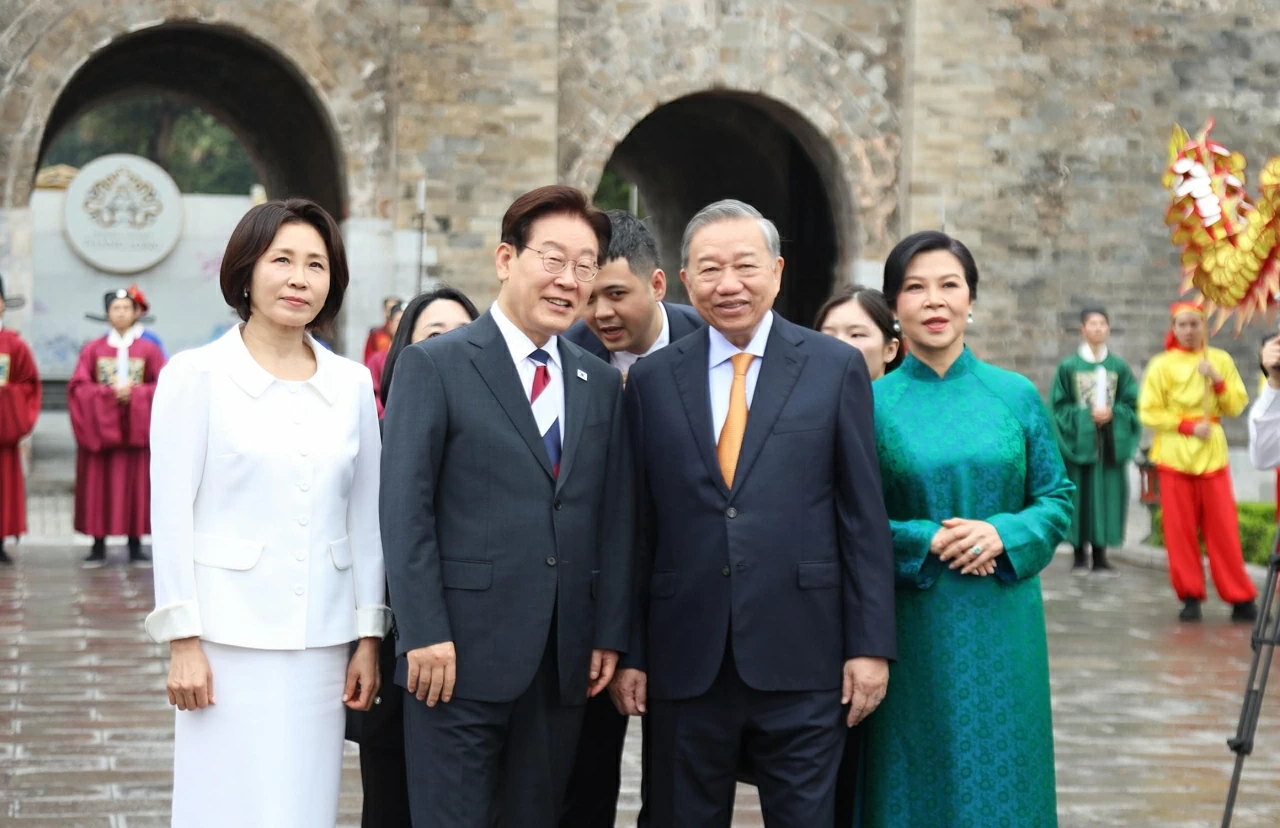 General Secretary, President To Lam hosts special friendship programme for RoK President Lee Jae Myung at Thang Long Imperial Citadel