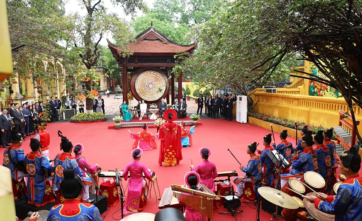 General Secretary, President To Lam hosts special friendship programme for RoK President Lee Jae Myung at Thang Long Imperial Citadel