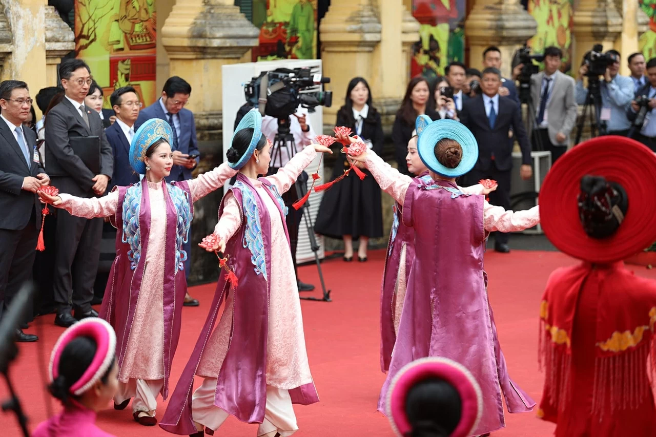 General Secretary, President To Lam hosts special friendship programme for RoK President Lee Jae Myung at Thang Long Imperial Citadel