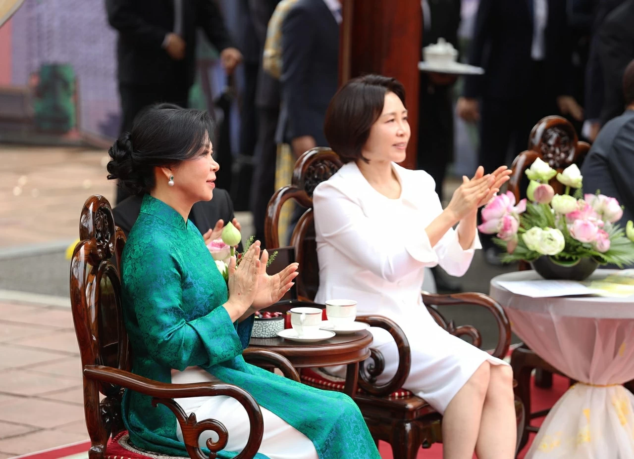 General Secretary, President To Lam hosts special friendship programme for RoK President Lee Jae Myung at Thang Long Imperial Citadel