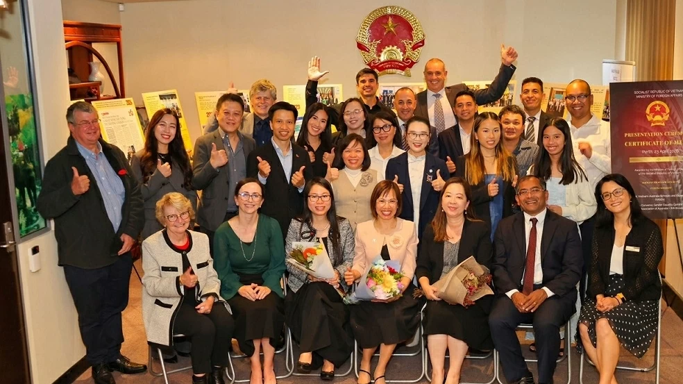 Vietnamese female scholar in Australia receives Certificate of Merit from Minister of Foreign Affairs